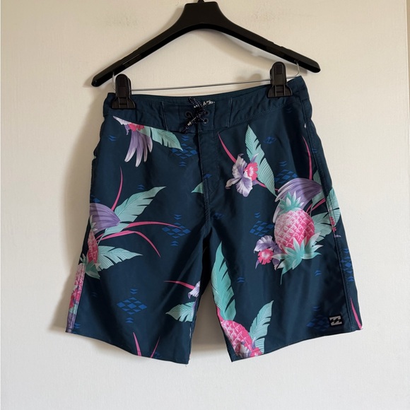 Billabong Boys Sundays Pro Boardshort size 27 EUC - Picture 4 of 10